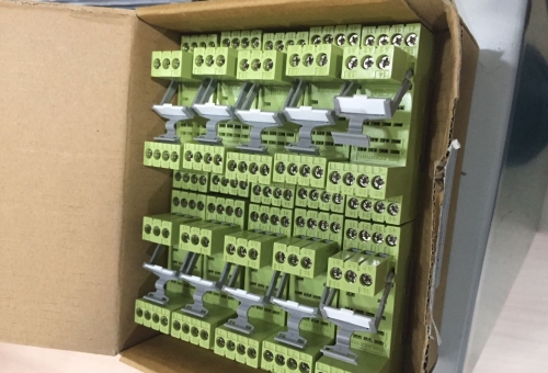 01.29 上海盛霞COMAT電壓繼電器到貨照片