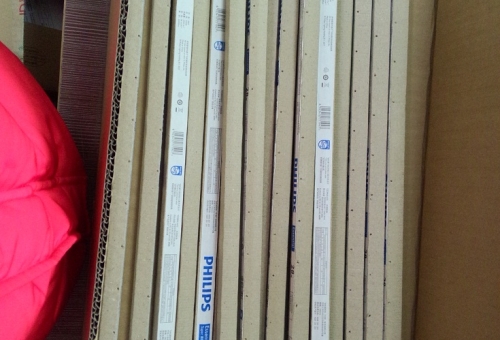 上海盛霞PHILIPS燈管到貨照片