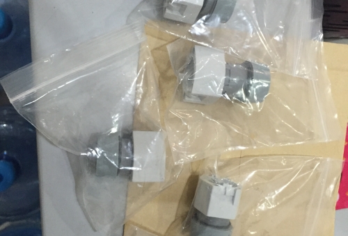 02.26上海盛霞EAO開關到貨照片